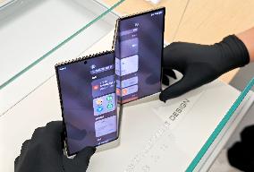 HUAWEI Triple Foldable Screen Phone