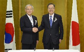 Japan, S. Korea tourism ministers