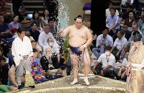 Sumo: Tamawashi sets record for most consecutive bouts