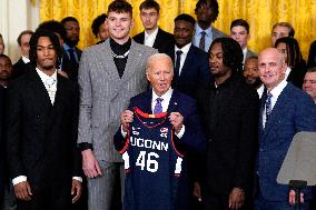 Joe Biden welcomes the Huskies Basketball Team - Washington