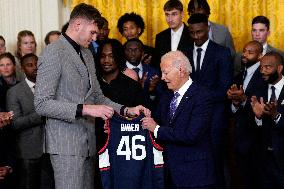 Joe Biden welcomes the Huskies Basketball Team - Washington