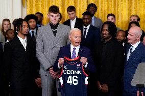 Joe Biden welcomes the Huskies Basketball Team - Washington