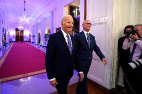 Joe Biden welcomes the Huskies Basketball Team - Washington