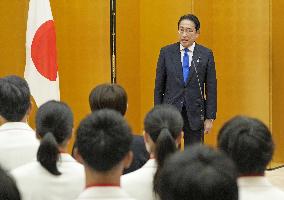 PM Kishida meets Paris Olympics and Paralympics Japanese delegations