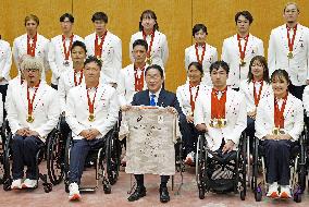 PM Kishida meets Paris Paralympics Japanese delegation