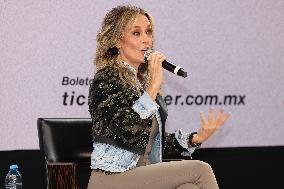 Fey Tour Hits Press Conference