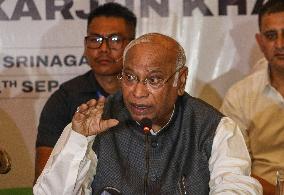 Congress Party President Mallikarjun Kharge News Conference In Srinagar