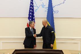 US And UK Diplomats Offer Aid - Kyiv