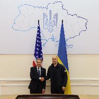 US And UK Diplomats Offer Aid - Kyiv