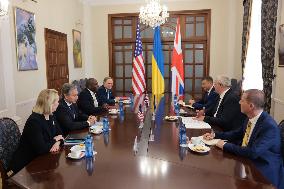 US And UK Diplomats Offer Aid - Kyiv