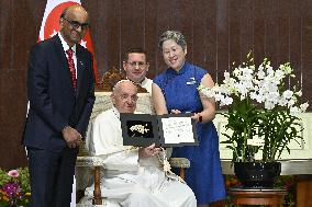 Pope Francis Welcomed In Singapour