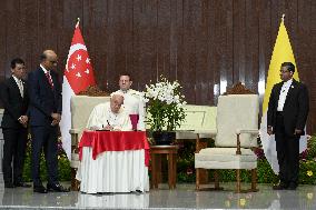 Pope Francis Welcomed In Singapour