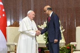 Pope Francis Welcomed In Singapour