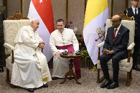 Pope Francis Welcomed In Singapour