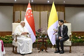 Pope Francis Welcomed In Singapour