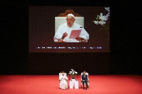 Pope Francis Welcomed In Singapour