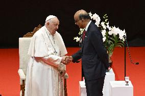 Pope Francis Welcomed In Singapour