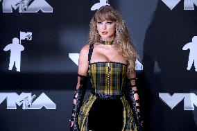 Taylor Swift At MTV Video Music Awards - NY