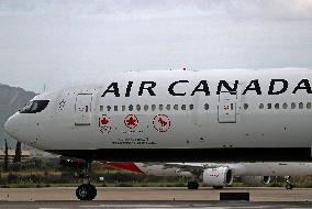 Air Canada aircraft Go Canada Go special livery