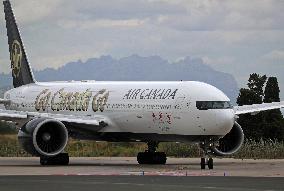 Air Canada aircraft Go Canada Go special livery