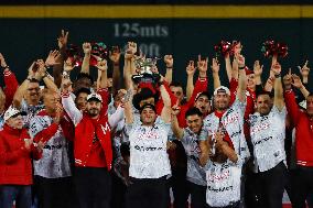 Diablos Rojos Celebrating The 17th  Championship