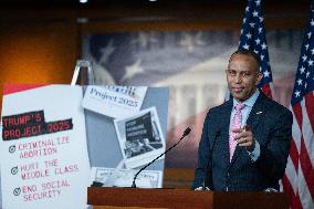 Hakeem Jeffries Gives Weekly Press Conference - Washington