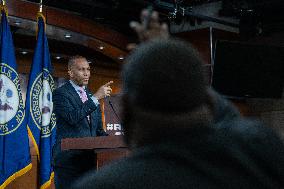 Hakeem Jeffries Gives Weekly Press Conference - Washington