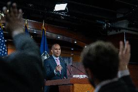 Hakeem Jeffries Gives Weekly Press Conference - Washington