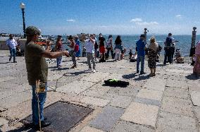 Daily Life In Lisbon