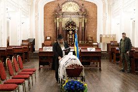 Memorial service for son of Ukraines Chief Rabbi in Kyiv