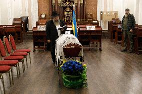 Memorial service for son of Ukraines Chief Rabbi in Kyiv