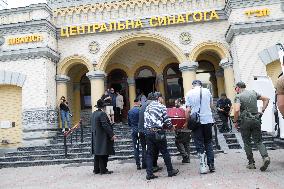 Memorial service for son of Ukraines Chief Rabbi in Kyiv