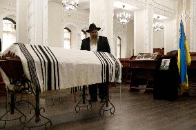 Memorial service for son of Ukraines Chief Rabbi in Kyiv