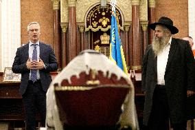 Memorial service for son of Ukraines Chief Rabbi in Kyiv