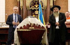 Memorial service for son of Ukraines Chief Rabbi in Kyiv