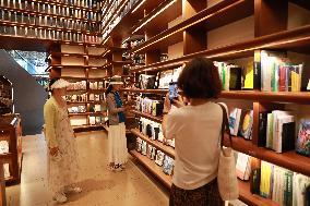 TSUTAYA BOOKS Close in Xi 'an