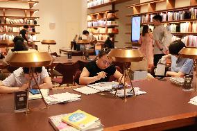 TSUTAYA BOOKS Close in Xi 'an