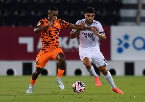 Al-Sadd SC v Umm Salal SC - Ooredoo Qatar Stars League Qatar