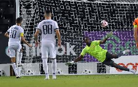 Al-Sadd SC v Umm Salal SC - Ooredoo Qatar Stars League Qatar