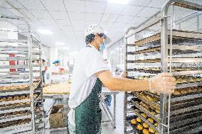 Handmade Mooncakes Production in Bijie