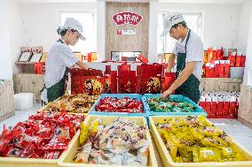 Handmade Mooncakes Production in Bijie