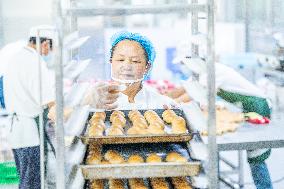 Handmade Mooncakes Production in Bijie