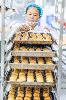 Handmade Mooncakes Production in Bijie