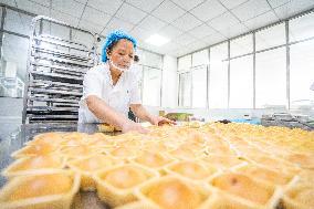 Handmade Mooncakes Production in Bijie