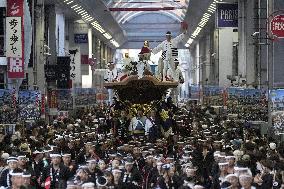 Float-pulling festival in Osaka