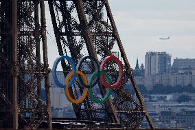 Parade Of French Athletes From Arc de Triomphe - Paris