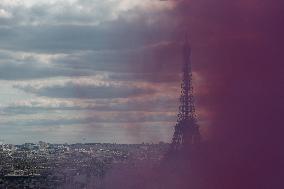 Parade Of French Athletes From Arc de Triomphe - Paris