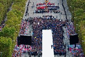 Parade Of French Athletes From Arc de Triomphe - Paris