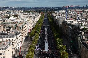 Parade Of French Athletes From Arc de Triomphe - Paris