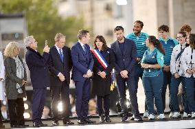 Parade Of French Athletes - Medals - Paris